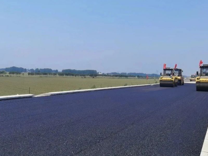 許信高速透層、封層和瀝青下面層試驗段攤鋪圓 滿成功